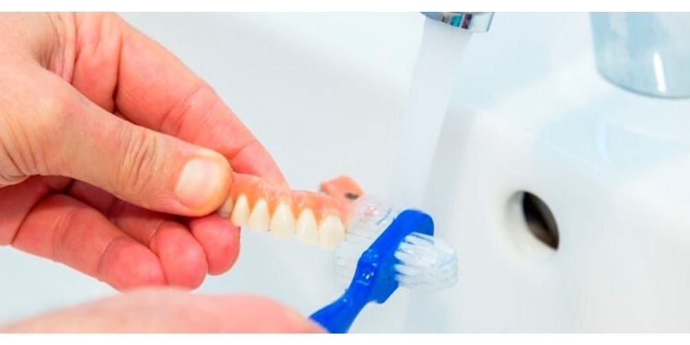 limpiar protesis dental